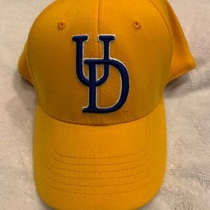 Univ Of Delaware Blue Hens UD Logo Hat Cap Yellow
